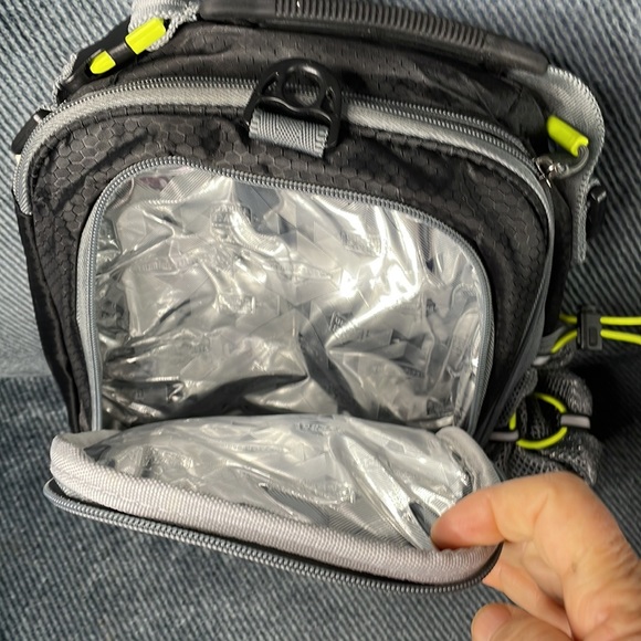 Arctic zone pro lunch box (does not have beverage bottle) - Picture 3 of 10